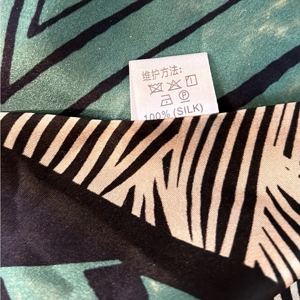 Gorgeous black, green & ivory geometric pattern 2-layer pointed end silk scarf